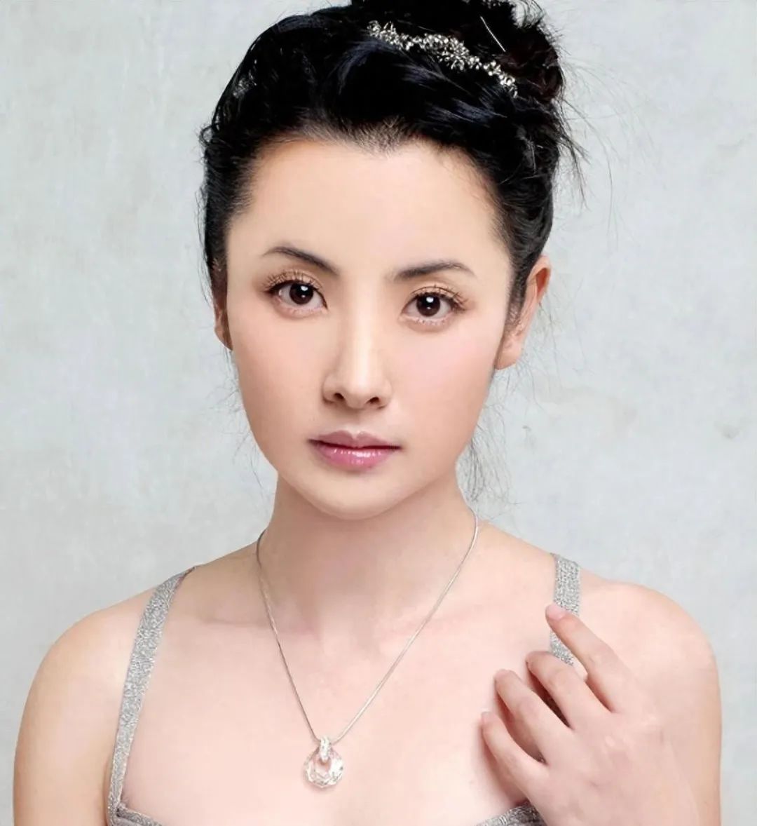 杨明娜：41岁结婚生子，44岁与演员田亮对簿公堂离婚，如今怎样了？