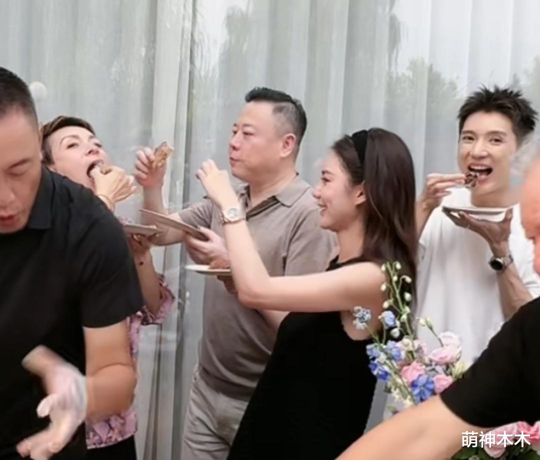 汪小菲中秋员工聚餐,马筱梅八面玲珑获员工认可,尽显女主人风范