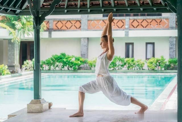 热爱都需要坚持,练瑜伽,慢即是快,要不疾不徐。