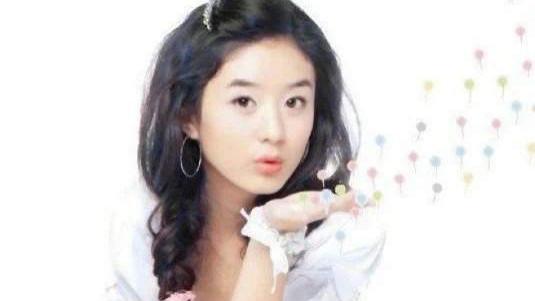 赵丽颖成名前17张古早平面模特照，她敢自豪地说：完全天然脸吧！