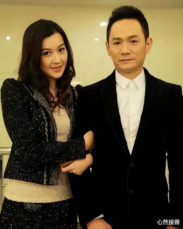 15年前他在爱妻葬礼上哭到昏厥,发誓永不再娶,如今他做到了吗?