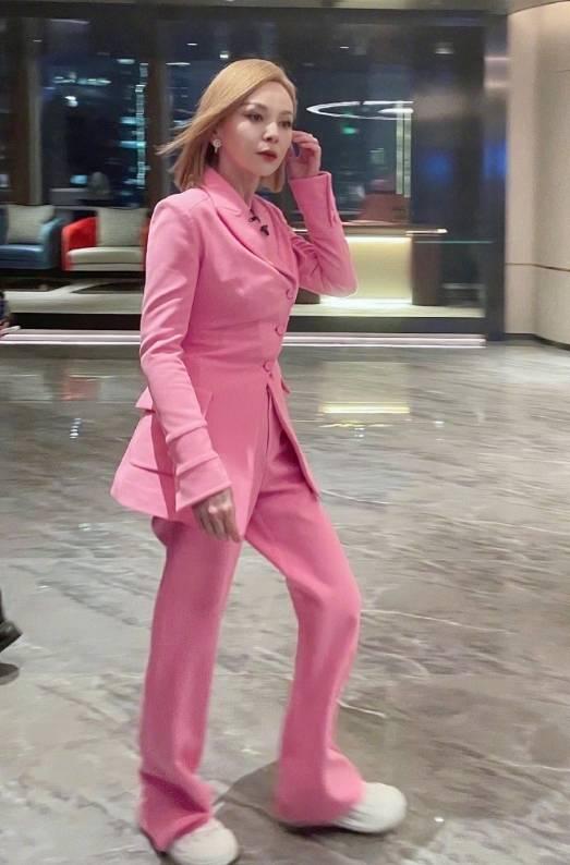 《浪姐5》开录，网友吐槽“史上最差”，没主咖没热咖，谁会是C位