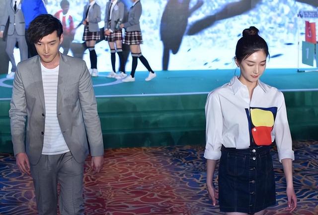 胡歌:放弃一年的工作照顾我的是袁弘,不知道为什么传成了薛佳凝