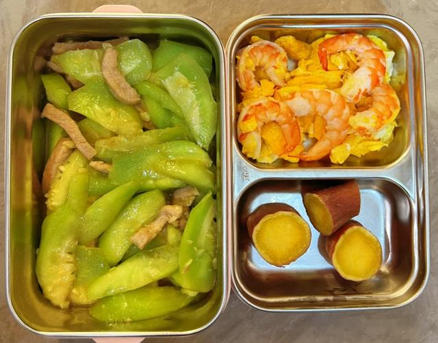 江苏女子每天带饭上班,入职3个月瘦了18斤,网友:我也吃不饱