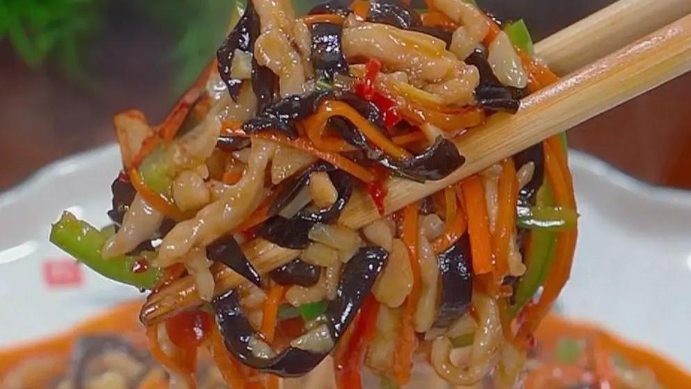 鱼香肉丝怎么做？腌肉、调汁是关键，教您正确做法，滑嫩又入味