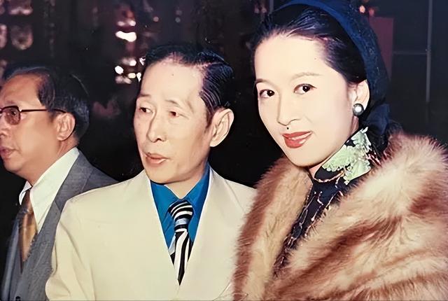 三女共侍一夫,每人每月还有50万工资拿,57岁又被爆出“四奶”?