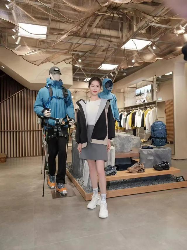 刘诗诗久违营业照美翻天,演绎极致户外美学