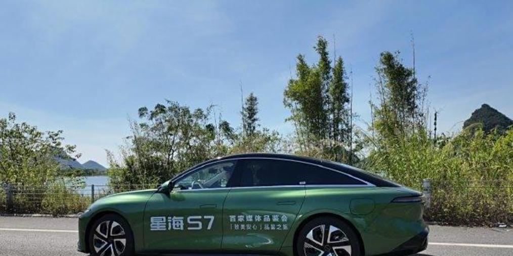 后驱五连杆仅11.98万起！中大型轿车搅局者，油耗6分，性价比爆棚