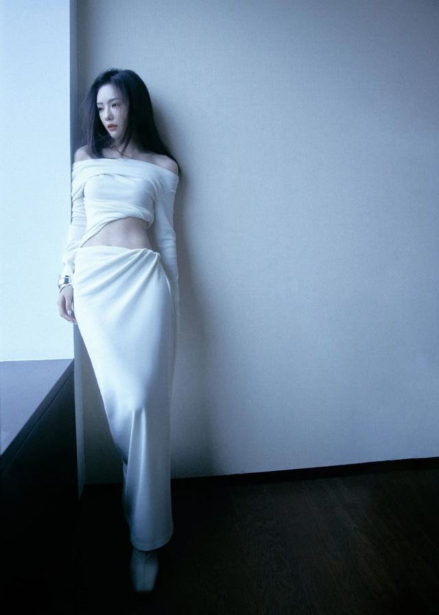 蔡文静，长发红唇如画伊人，又是谁的白月光