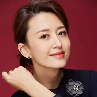 曝央视美女主持张蕾已离职,发伤感文案后,独自前往西藏旅游散心