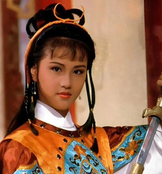 去世9个月后,豪宅破败被挂售,人走茶凉就是对周海媚最好的诠释