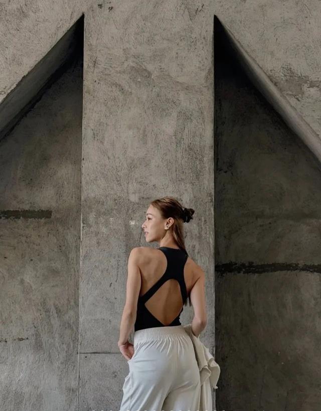 TVB小花大晒强劲背肌!各种动作难不倒!走出低谷获力捧