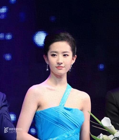 刘亦菲恋情引热议：尊重选择，勿让私事成焦点！