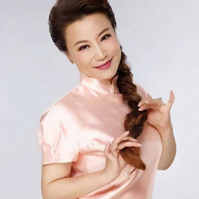 小香玉跟王为念离婚19年：一个儿孙满堂，一个3婚才算是获得幸福