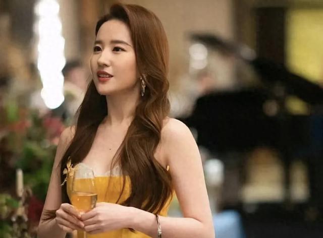 《玫瑰的故事》之后，刘亦菲又一部爆款剧预定，打脸了杨幂！