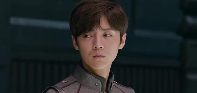 别再给军人这个职业抹黑了,这4位明星演军人看着难受,玩儿呢?