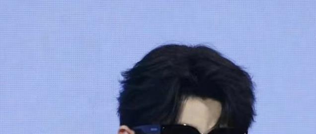 王俊凯发胖引发热议！健身房照曝光，网友破防：去健身房吃饭了吧