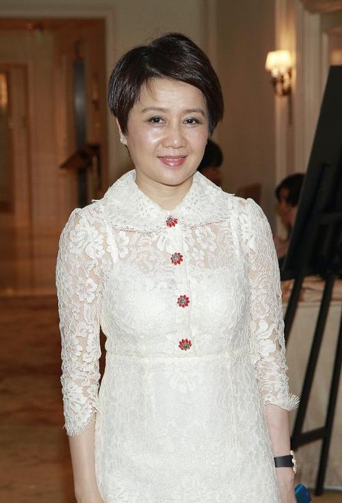 《三太陈婉珍 10 亿豪宅庆生,何家女婿齐缺席的背后》