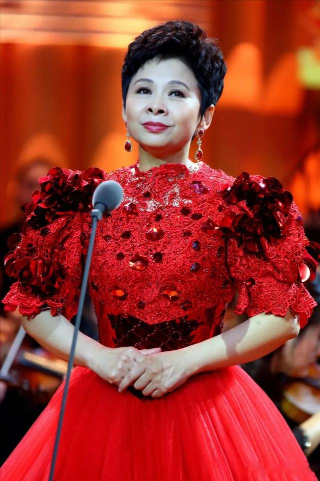 春晚|董文华：上春晚14次，因绯闻被资本雪藏，如今逆风翻盘成人生赢家