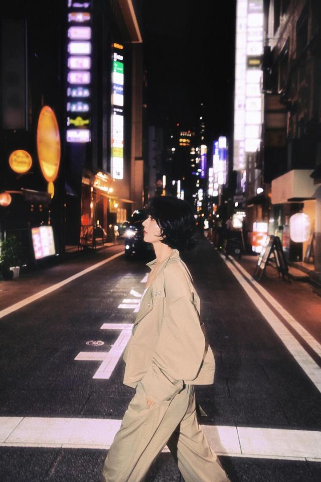 来真的!赵丽颖新发型引热议 究竟是天才设计还是时尚失败?怎么看