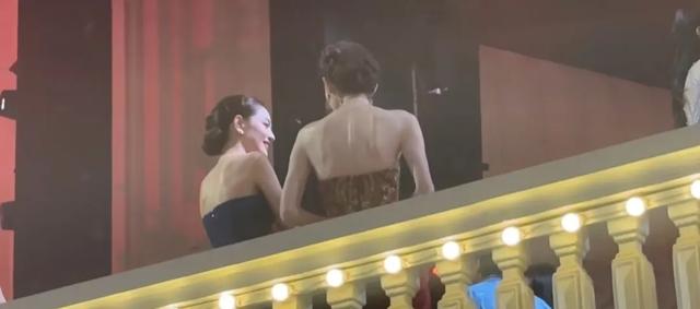 GQ红毯:娜扎瘦骨嶙峋,金晨鼻翼皮肤太真实,43岁宋佳竟秒了全场