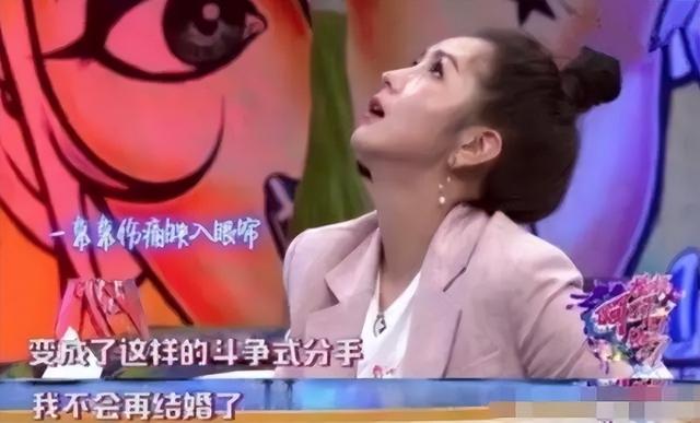 何洁一家五口泰国度假，38岁的她满头白发，两女儿颜值身高差太大