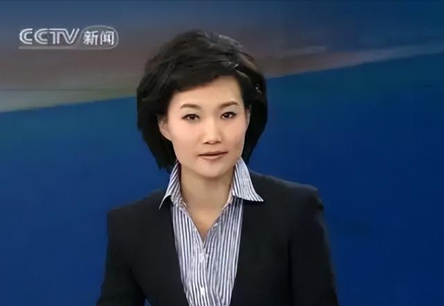 央视名嘴李梓萌被拍，47岁至今未婚，身材丰满被网友议论