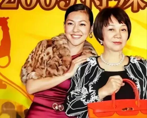 小S婆婆被赞嫁得好，许庆祥工作体面，没朝三暮四，栽培子女成材