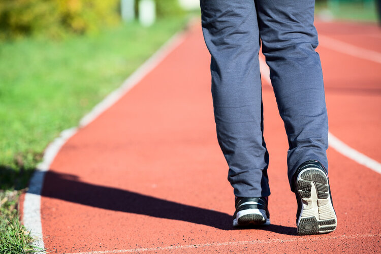 身体好不好，看鞋就知道？提醒：鞋底若是这4种情况，多长点心