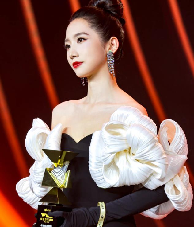 代表作拿不出来，却能高高在上当评委，综艺节目到底怎么了？