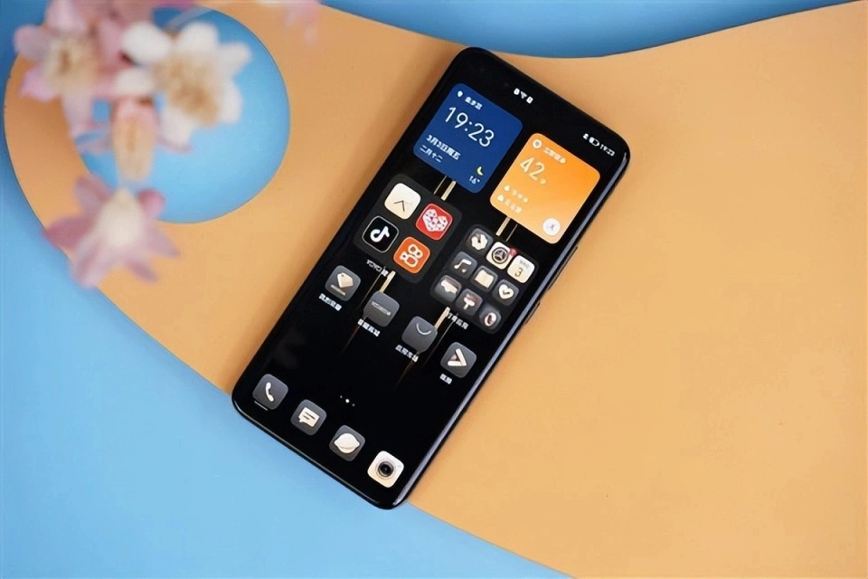 荣耀开启“降价模式”,16GB+512GB+100倍变焦,耐摔旗舰重回低价