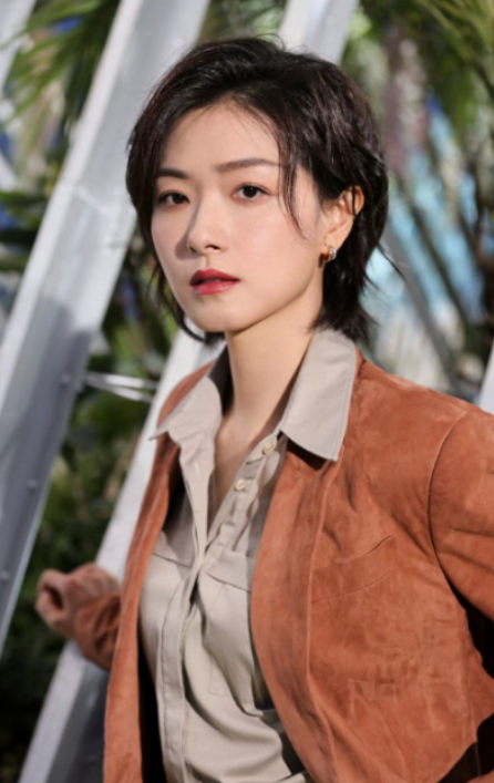 婚姻爆雷、染绿发尾？万茜与老公近况曝光，四个月前疑问该收场了