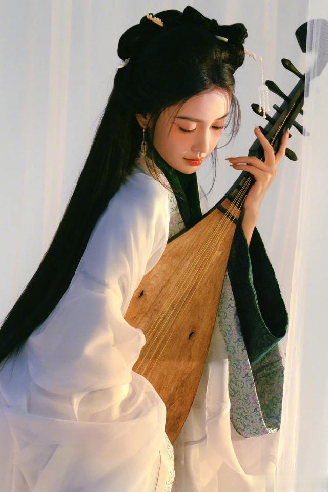 Angelababy 最新营业照，在美貌这块杨颖确实无敌