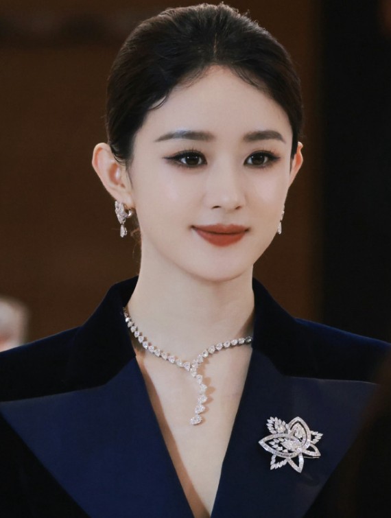 颁奖礼成“照妖镜”，内娱拜高踩低体现淋漓尽致，赵丽颖深受其害