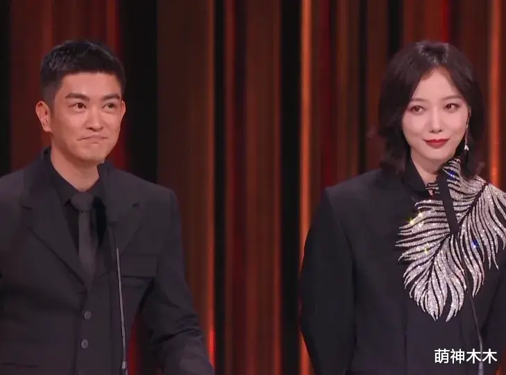 金鸡奖高清镜头下的明星：赵丽颖脱妆到脸泛油光，王一博鼻头发黑