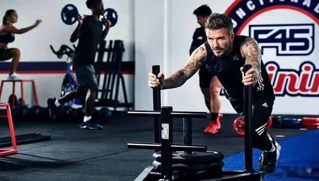 贝克汉姆起诉好友,影星马克·沃尔伯格被索赔近2000万美元