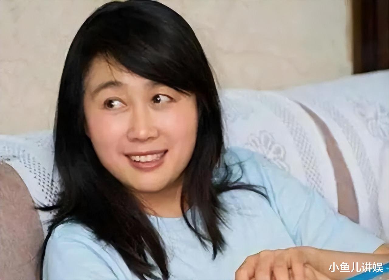 她是“央视名嘴”,因揭露姜昆丑闻被封,如今69岁处境如何?