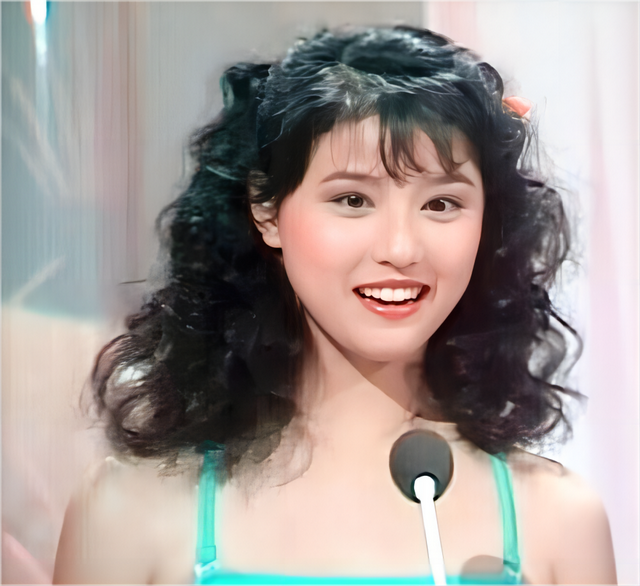 去世9个月后,豪宅破败被挂售,人走茶凉就是对周海媚最好的诠释