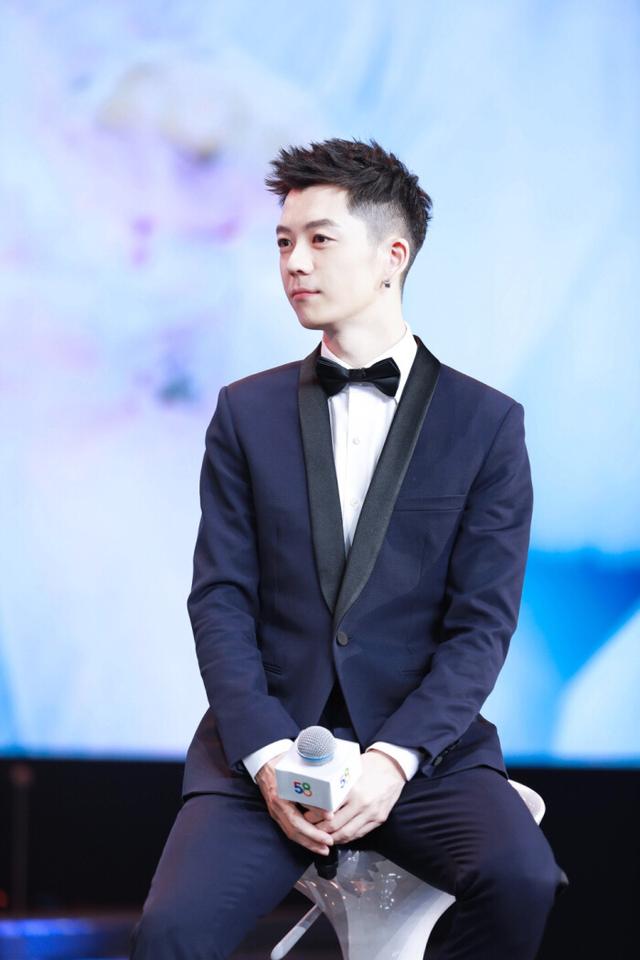 娱乐圈英年早婚离异的六位男明星,玫瑰虽二手,香气仍四溢!