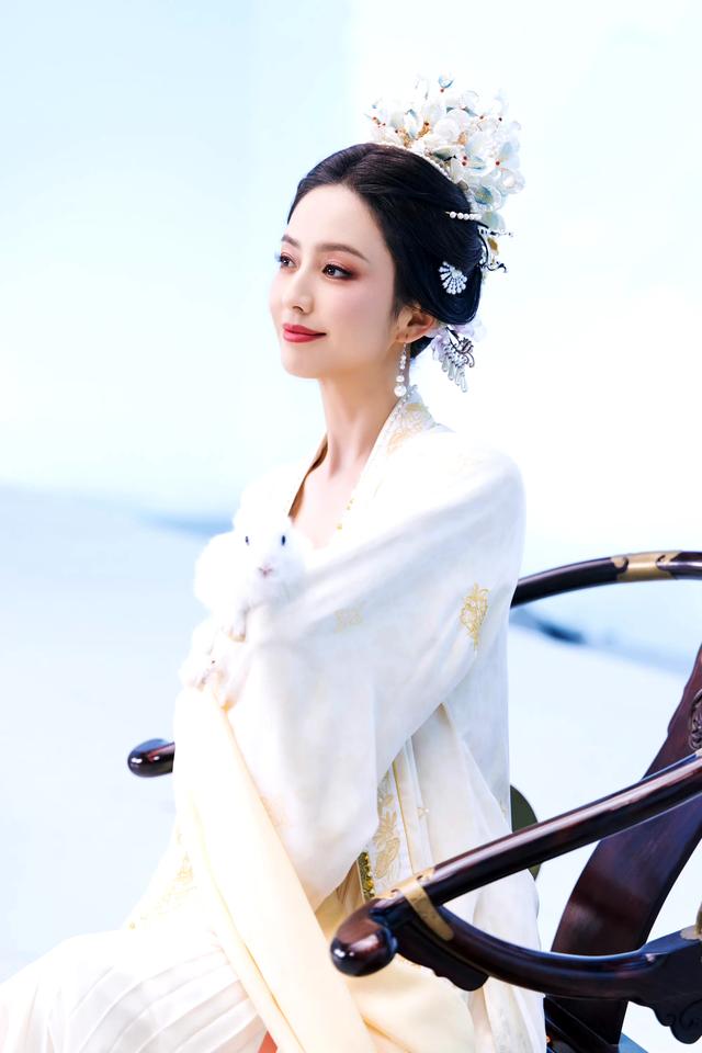 中秋嫦娥造型:佟丽娅饰两角、鞠婧祎像风尘女子、陈瑶很惊艳