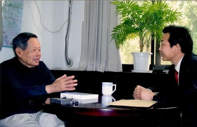 杨振宁的“长寿秘诀”，最核心的并不是多运动、喝水，而是这4点