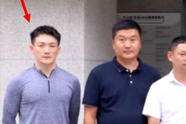 后续：张馨予近4个月未回家，何捷转业入职保卫处照片遭删除