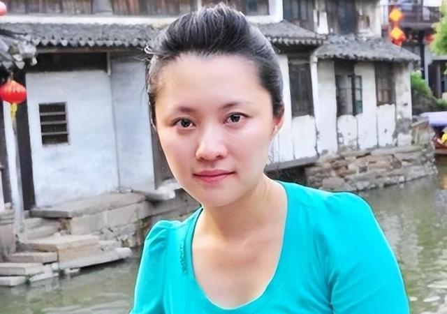 她是央视的“寒酸”主持人，22年兢兢业业，却仍要分期贷款买车