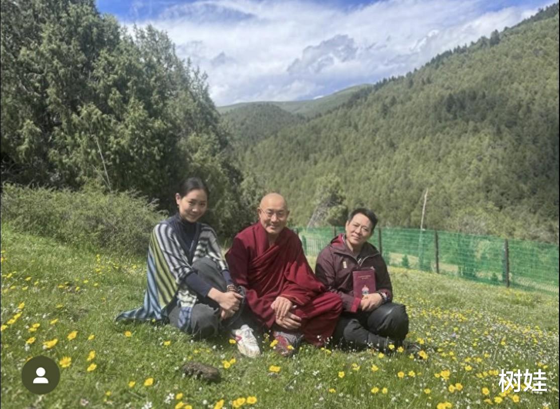 李连杰到海拔4000米高山修行,62岁利智同行,夫妻牵手修行好恩爱