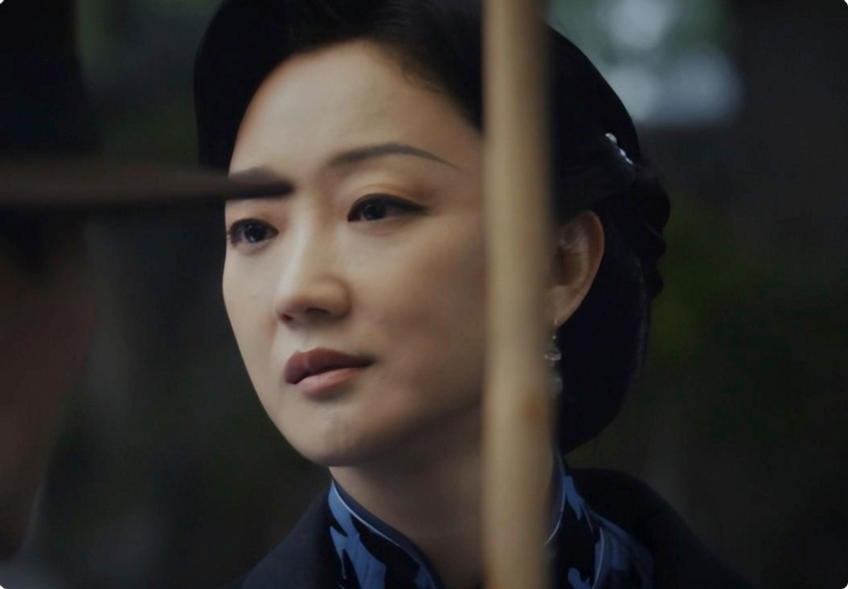 当30岁陈都灵对比43岁张瑶,我终于明白,颜值在气质面前不值一提