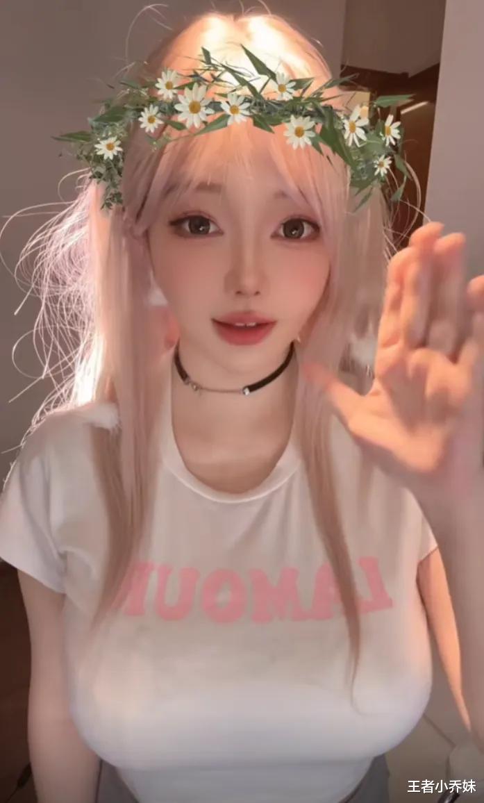 知名主播刘飞儿直播出意外,美颜掉了皮肤白嫩,网友:皮肤白到发光