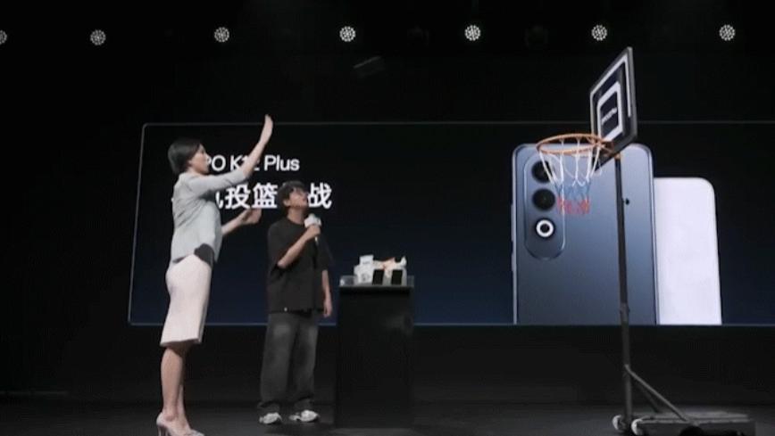 暴力莫妮卡再次上线！OPPO发布千元新机，这次不玩高跟踩了