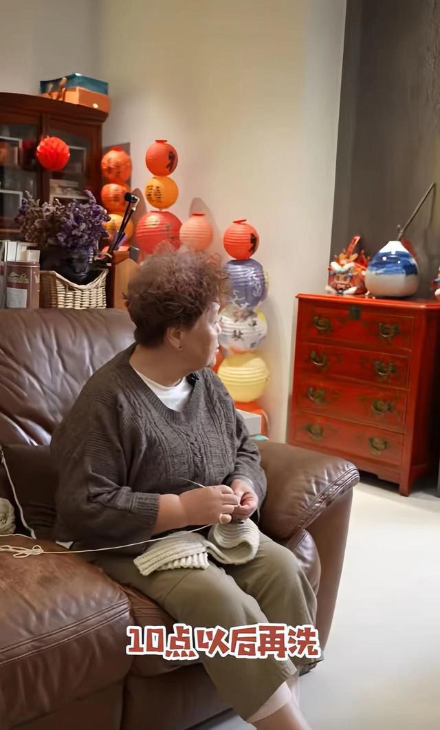 46岁演员王一楠住上海大别墅,晚10点后才用洗衣机,只为半价电费