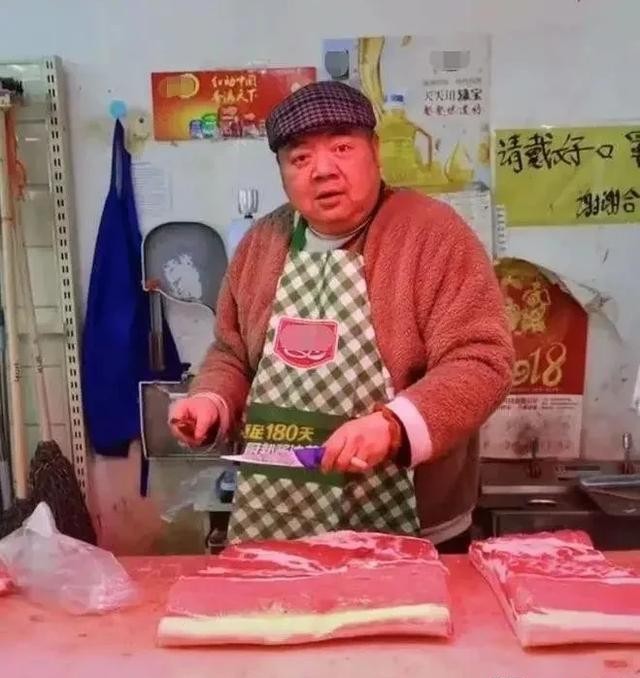 过气明星的卑微，街头摆摊、领救济、给网红打工，辉煌后满地心酸