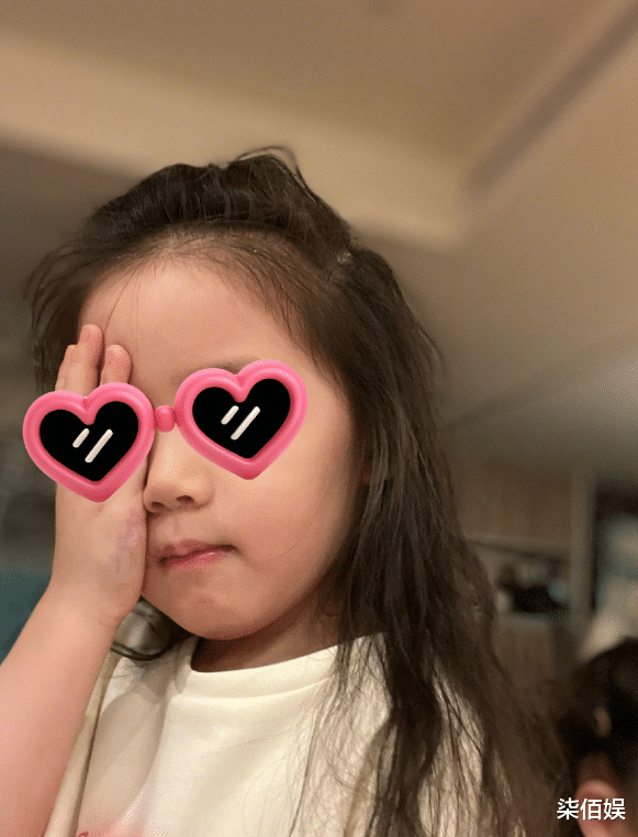 向佐晒照庆父亲节，有意讨好妻子，网友：郭碧婷把你的心牢牢拴住